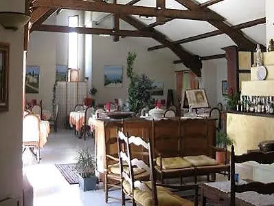فندق Logis Le Vieil Amandier 2*